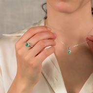 Imagen de Anillo Rosetón Esmeralda Diamantes Oro Blanco 18K