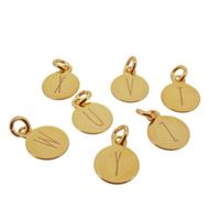 Imagen de Charm Medal Letter Plata Dorada